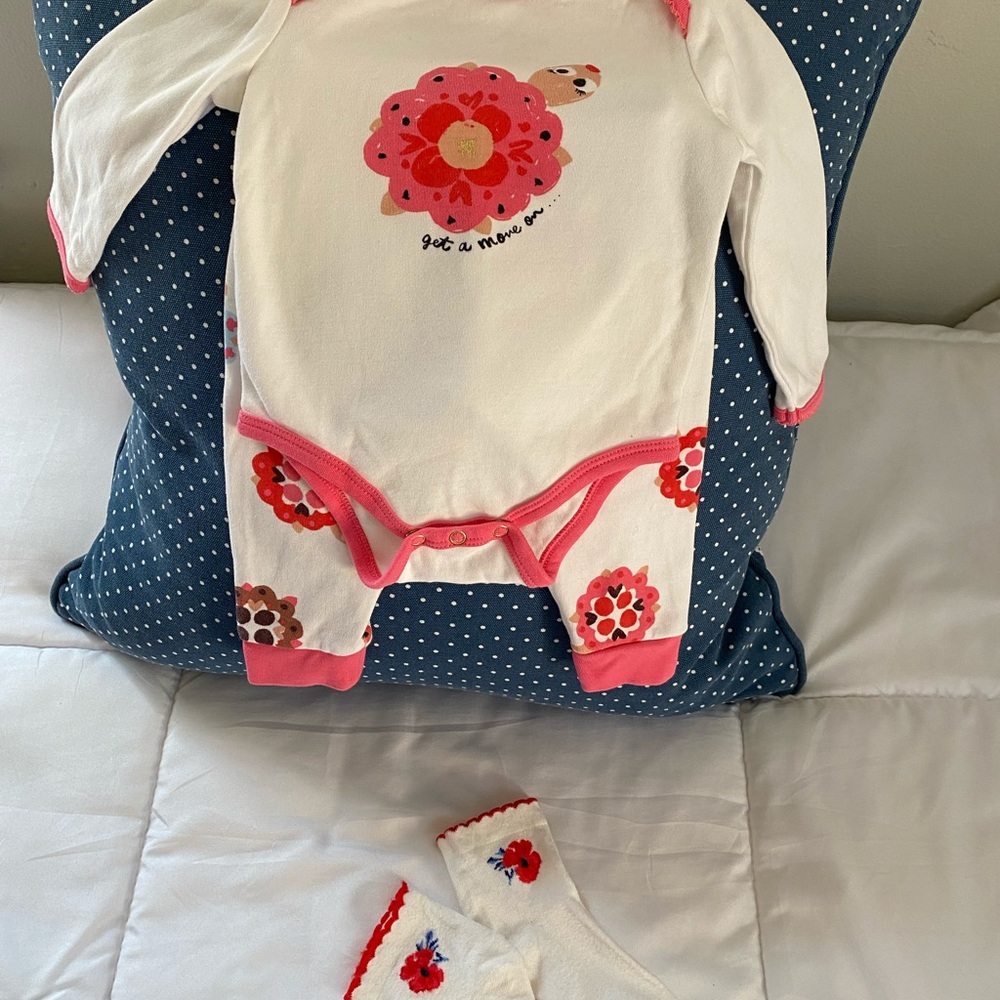KATE SPADE BABY SET WITH SOCKS